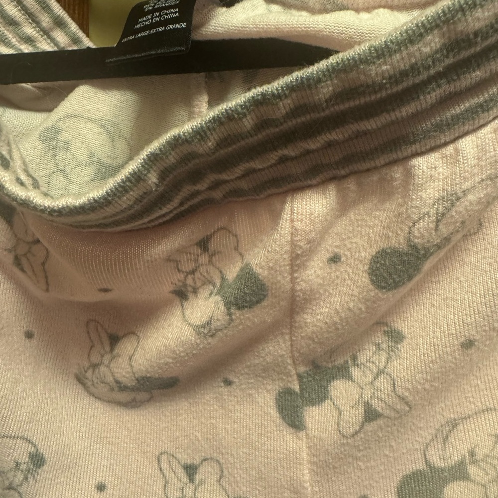 Disney women’s pajamas size XL - Picture 5 of 5